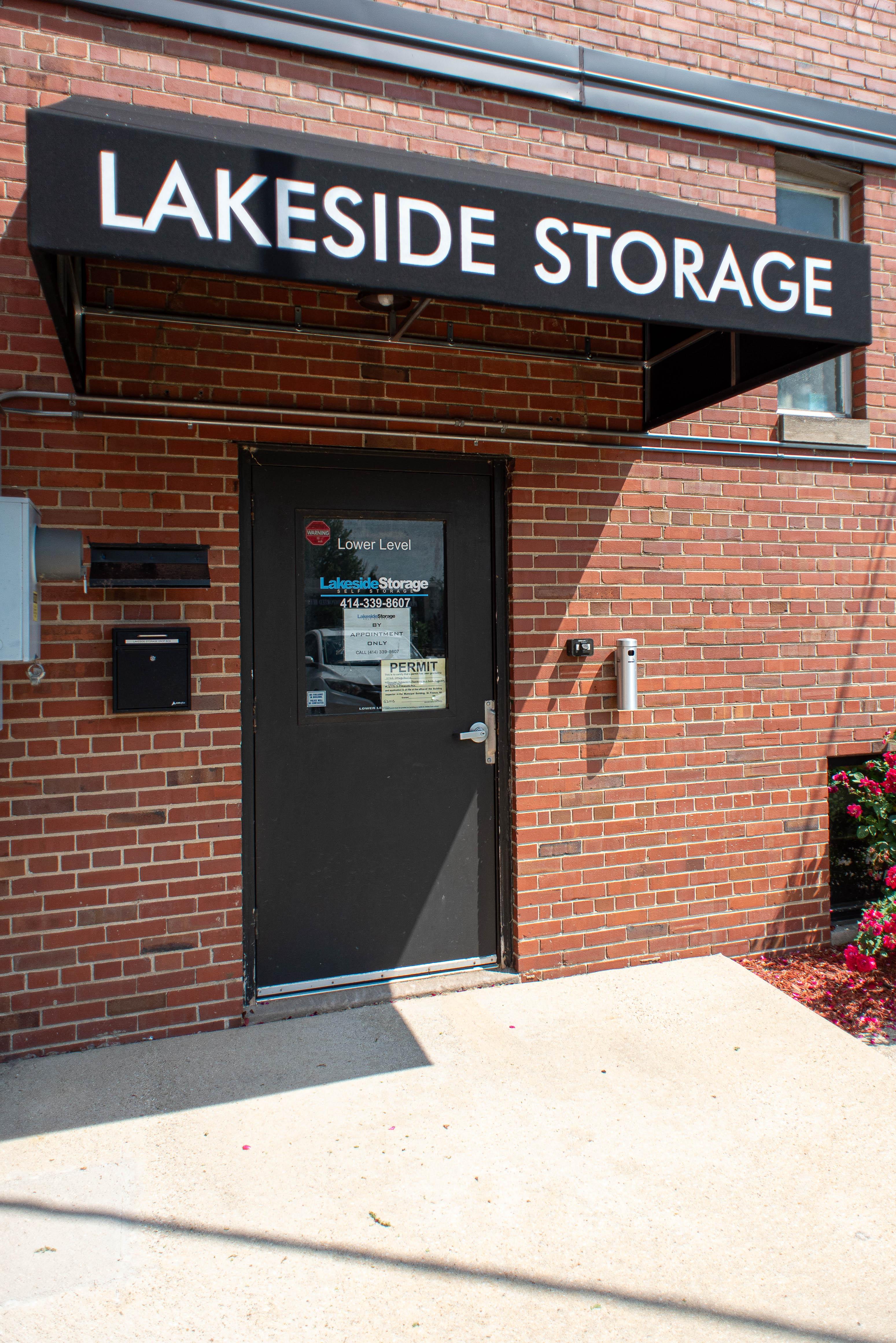 secured units in Saint Francis, WI